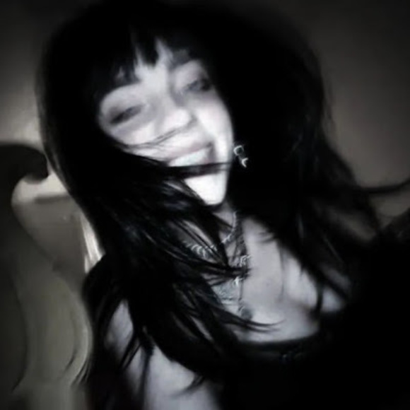 Meet your Posher, Tavia - Picture 1 of 1